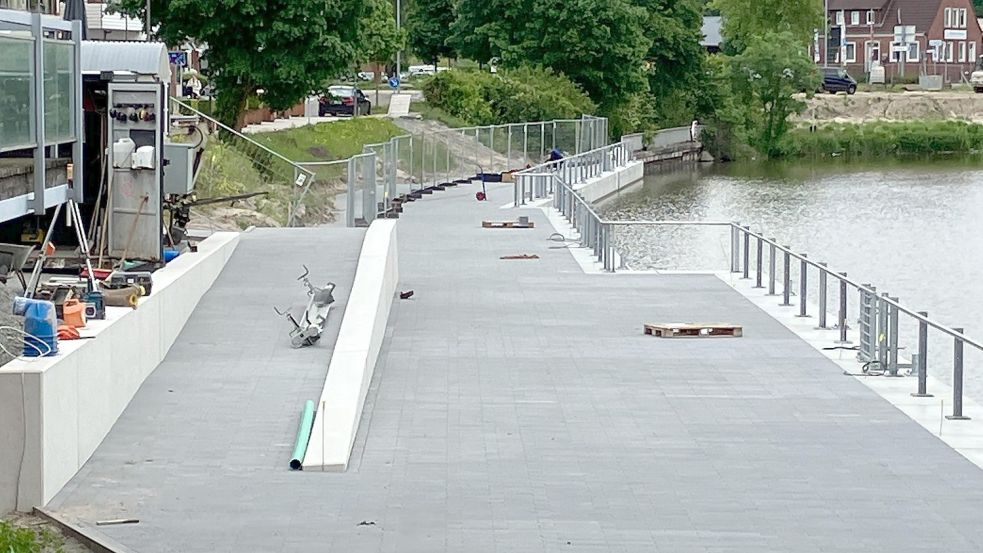Die Uferpromenade nimmt Gestalt an. Nur noch Restarbeiten sind zu erledigen. Foto: Kierstein