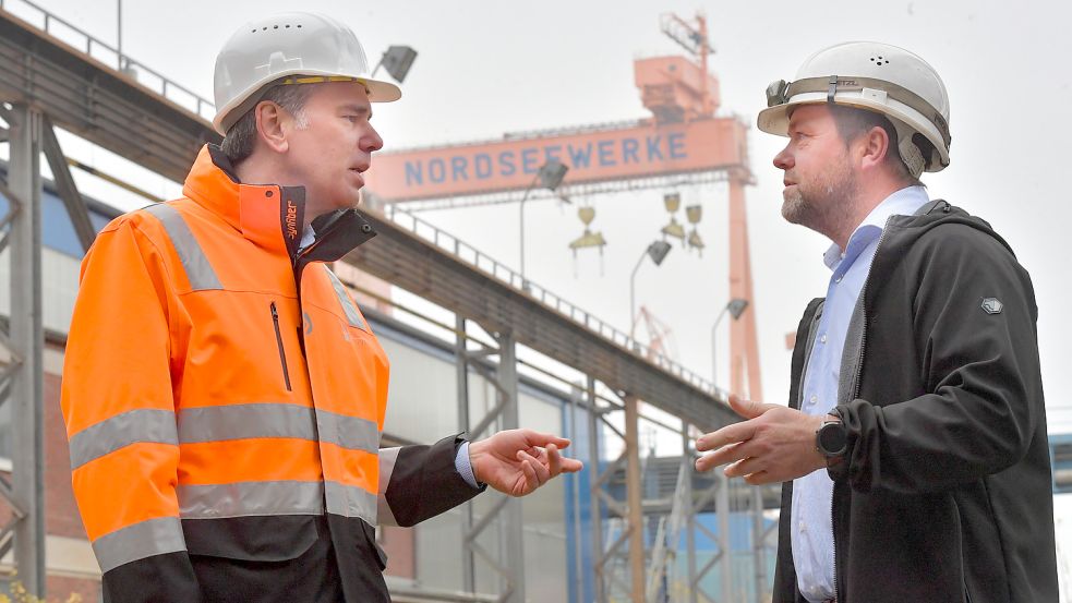 Bangen um die Zukunft von Fosen Yard Emden: Geschäftsführer Carsten Stellamanns (links) und Betriebsratschef Frank Hieronimus. Foto: Ortgies/Archiv