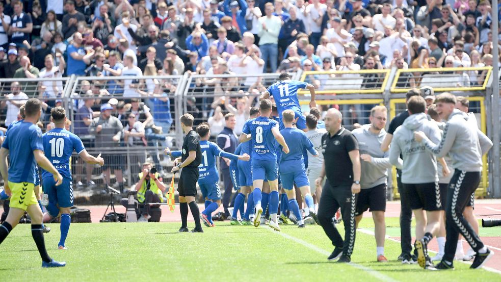 Der VfB Oldenburg steigt nach dem Sieg gegen den BFC Dynamo Berlin in die 3. Liga auf. Foto: imago-images/Matthias Koch