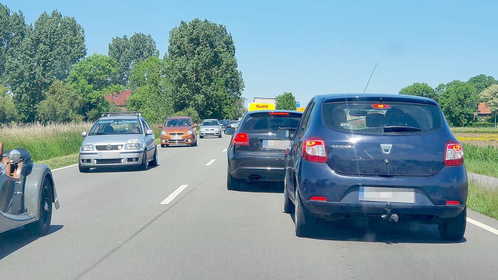 Auf der Bundesstraße 436 geht derzeit nichts mehr. Foto: Gettkowski