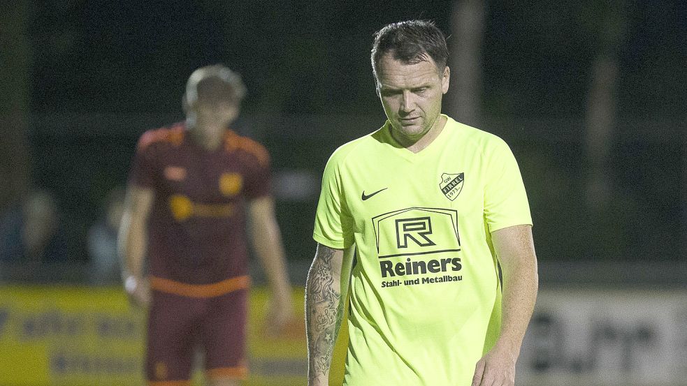 Nachdentlich: Bernd Grotlüschen erlebte ein denkwürdiges Ende eines Fußballspiels. Archivoto: Doden