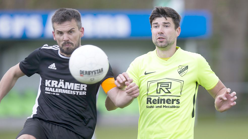 Tim Schouwer (rechts) sah im Grunde mit dem Abpfiff die Gelb-Rote Karte. Archivfoto: Doden