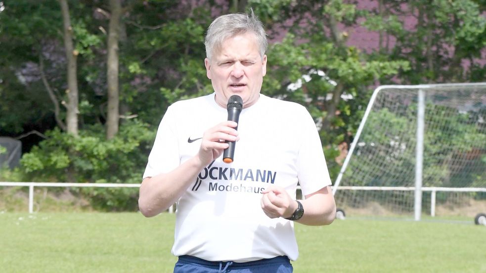 Musste ohne vorheriges Punktspiel verabschiedet werden: Ihren-Trainer Andre Woortmann. Foto: Lohmann