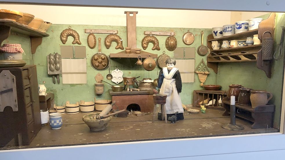 Einblicke in vergangene Zeiten bieten nun auch Puppenstuben, die als Leihgabe im Museum sind. Foto: Westoverledingen