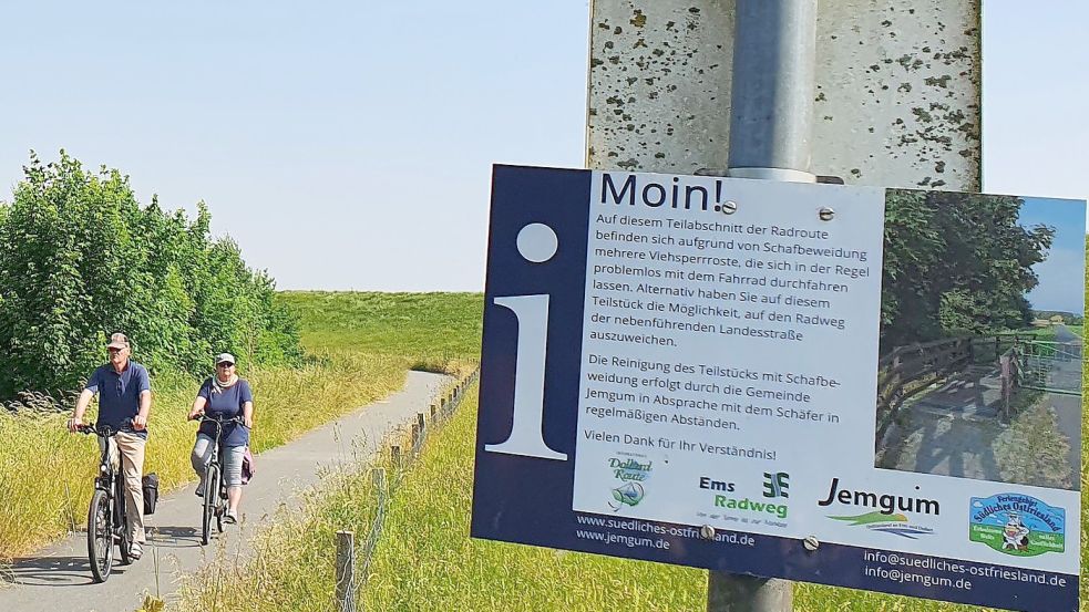 Auf diesem Schild in der Nähe der ehemaligen Ziegelei Reins in Jemgum werden Fahrradfahrer über den Sinn und Zweck der Weidesperrroste informiert. Foto: Gettkowski