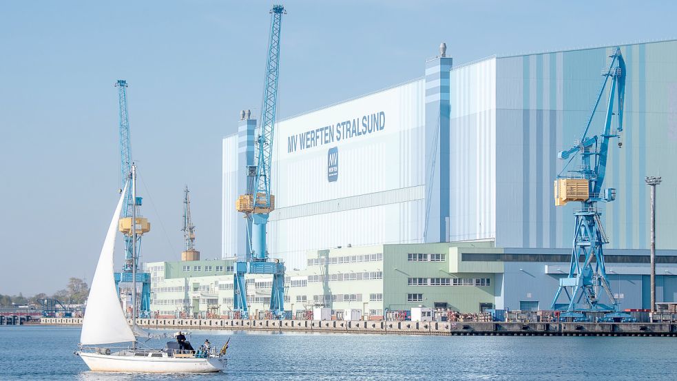 Auf dem Gelände der insolventen MV Werften am Standort Stralsund soll ein neuer Standort der norwegischen Fosen-Gruppe entstehen. Foto: S. Sauer/dpa