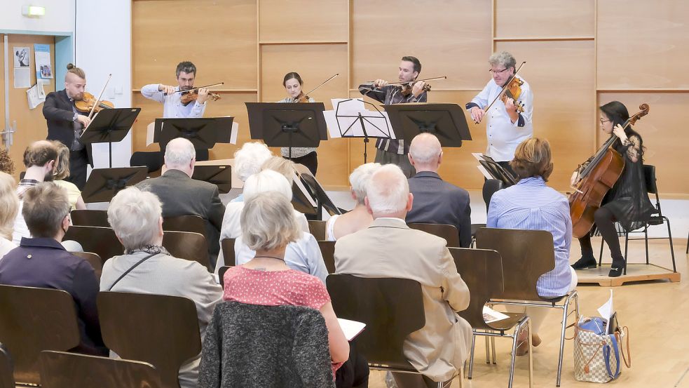 Überzeugendes Erlebnis: das 4. Kammerkonzert mit Dmitry Smirnov im Theater. Foto: Thomas Osterfeld