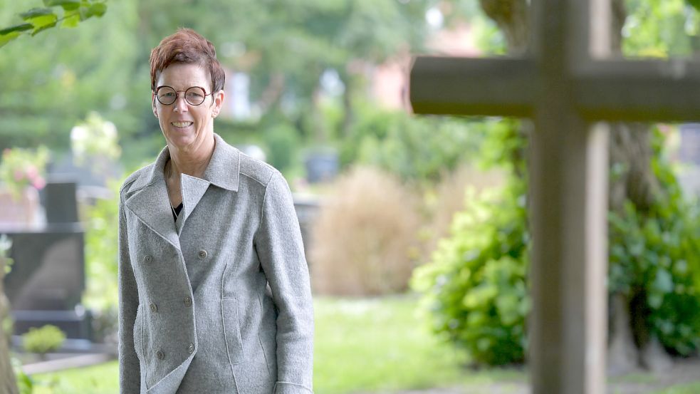 Anja Christians ist seit 30 Jahren Bestatterin. Nun ist ihr Unternehmen auch digital unterwegs. Foto: Ortgies