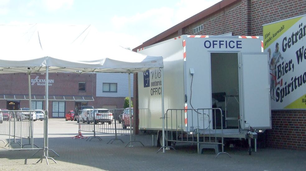 Das Testzentrum an der Schwarzmoorstraße in Rhauderfehn hat noch geöffnet. Viel Betrieb ist dort allerdings nicht mehr. Foto: Scherzer