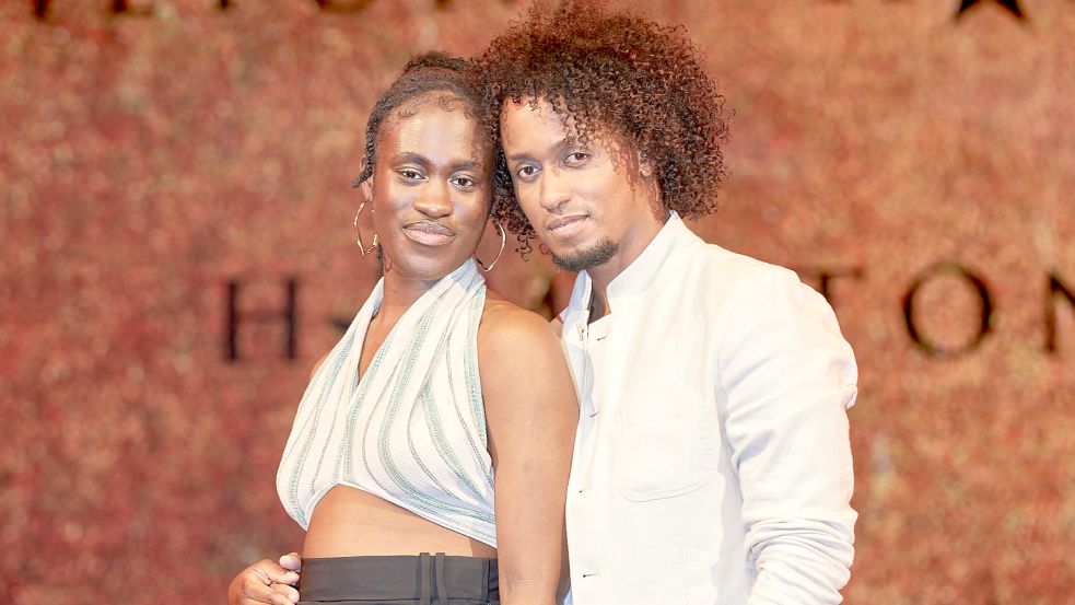 Benét Monteiro als Hamilton und Ivy Quainoo als seine Frau Eliza. Foto: Georg Wendt