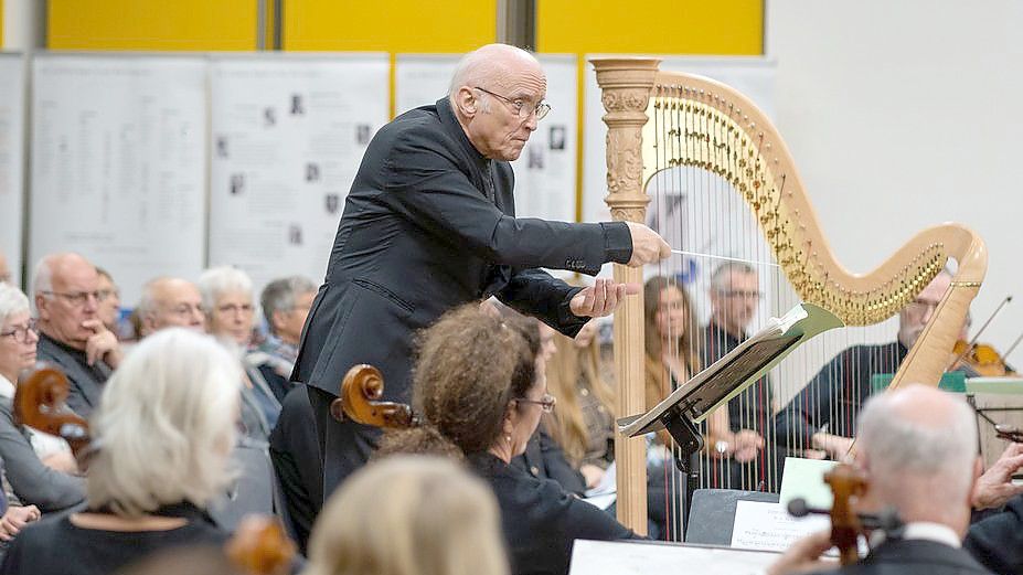Reinmar Neuner und die Osnabrücker Musikfreunde sind im wahrsten Wortsinn ein eingespieltes Paar. Foto: Archiv/Andre Havergo