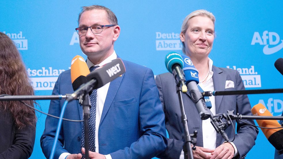 Tina Chrupalla und Alice Weidel führen künftig die AfD gemeinsam. Foto: Sebastian Kahnert/DPA