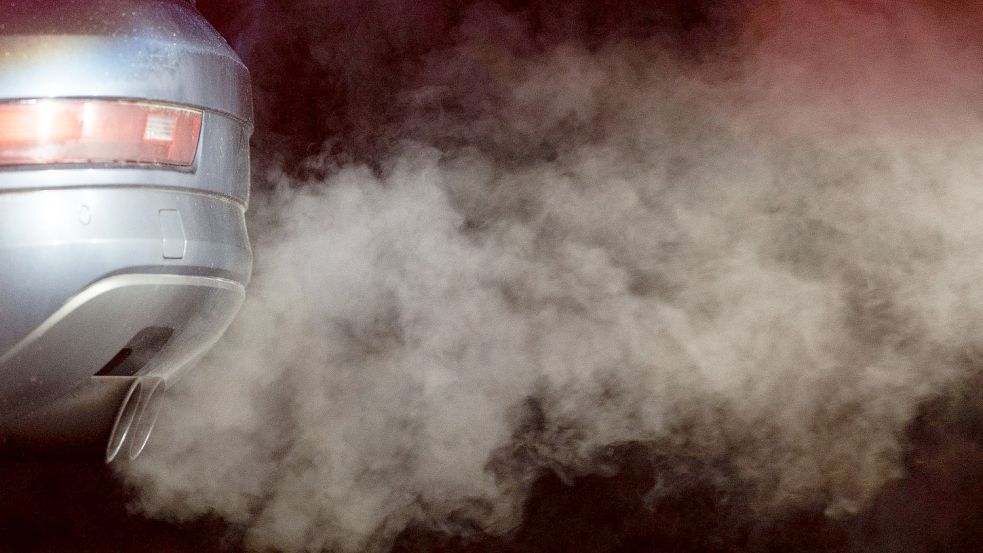 Im Kampf für mehr Klimaschutz will das EU-Parlament den Verkauf von Neuwagen mit Verbrennungsmotor ab 2035 verbieten. Foto: Marijan Murat//dpa