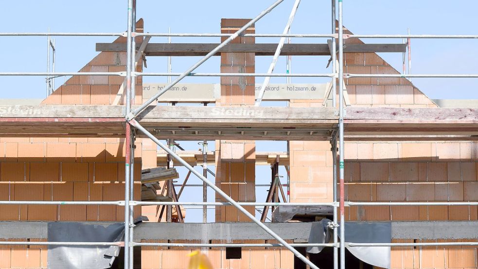 Kredite für Immobilienkäufer in Deutschland werden immer teurer. Foto: Julian Stratenschulte/dpa