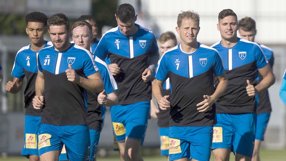 Kickers Emden startete am Mittwoch wieder ins Training, Rot-Weiss Essen steht schon eine Woche länger wieder auf dem Platz, hatte aber auch länger Pause. Foto: Doden