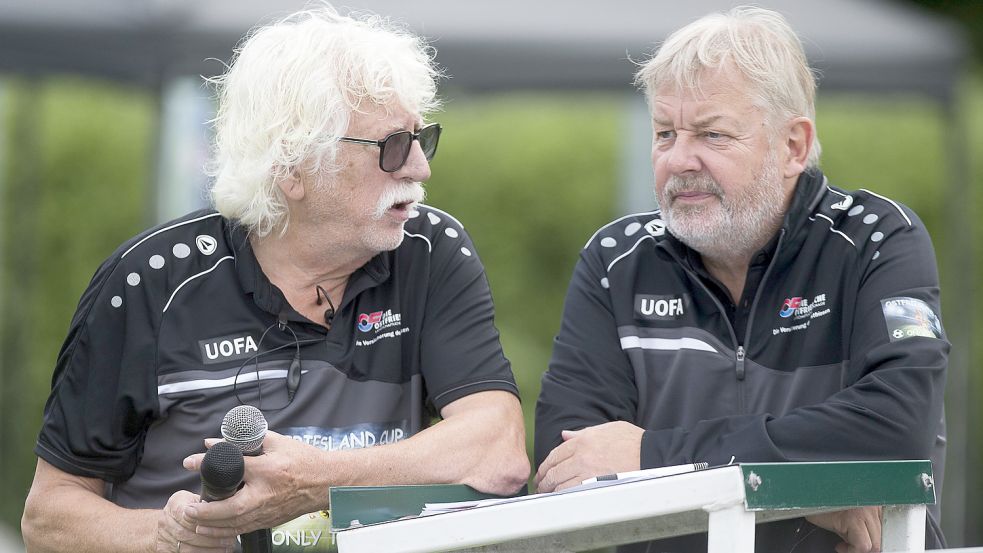 Ewald Adden (links) und Manfred Bloem sind die Macher des Ostfriesland-Cups. Foto: Doden