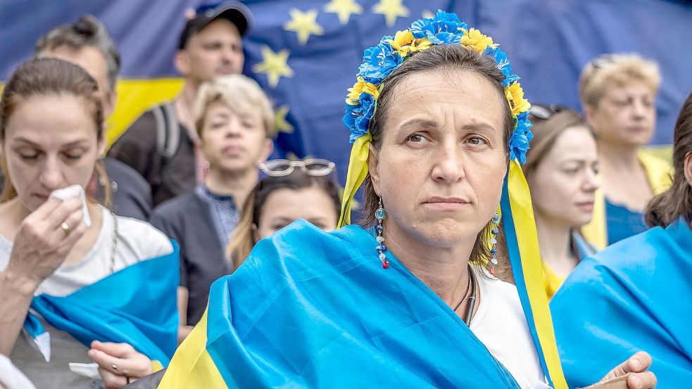 Ukrainerinnen bei einer Kundgebung vor dem Sitz des Europäischen Rates in Brüssel. Foto: Wiktor Dabkowski/ZUMA Press Wire/dpa
