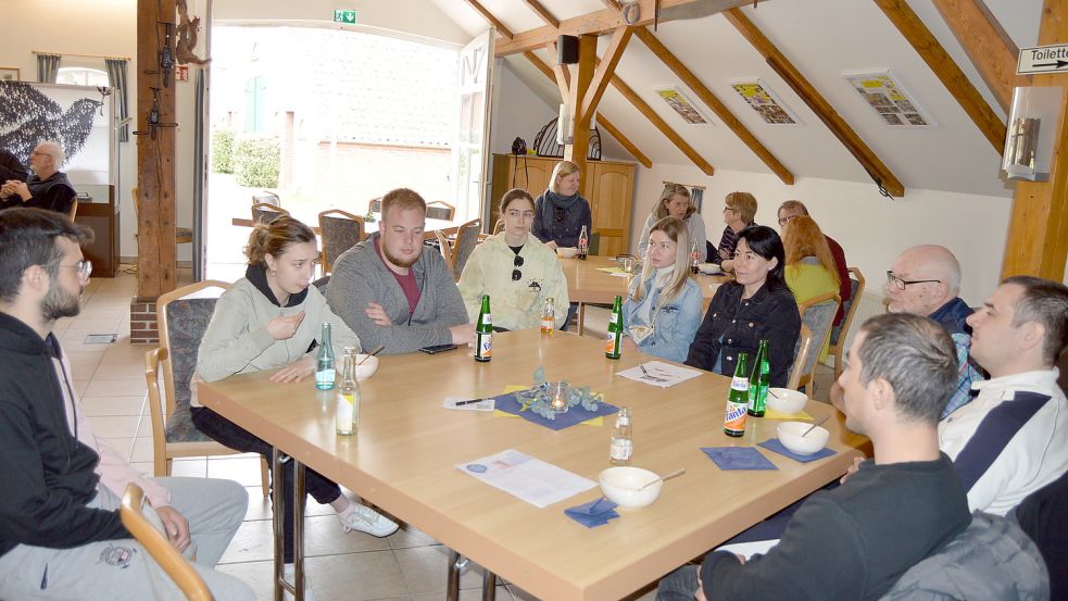 Zum Flüchtlingstreffen in Ostrhauderfehn waren nur wenige Besucher ins Gulfhaus gekommen. Foto: Weers