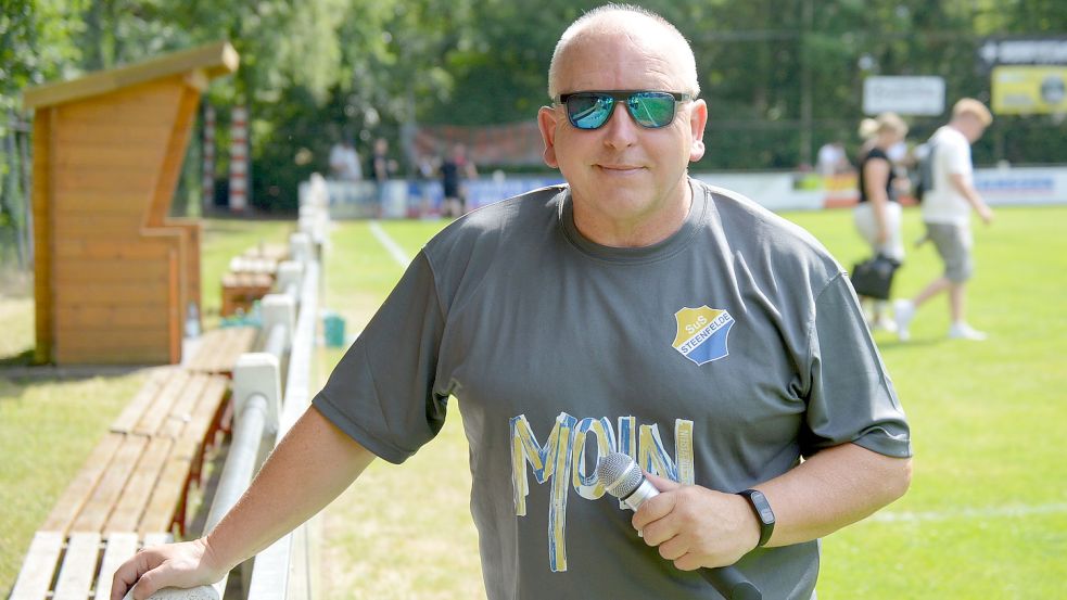 SuS-Pressewart Jörg Müller stand zwar im Kader, konnte aber nicht mitspielen: „Irgendwer muss ja die Tore durchgeben.“