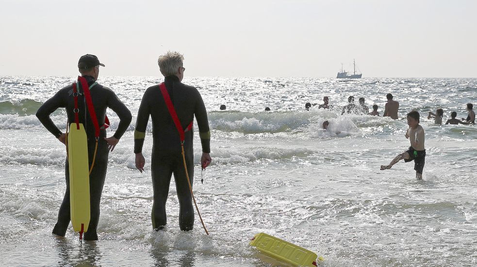 Häufig unterschätzen Badegäste die Gefahren, die vom Wasser ausgehen. Foto: dpa/Christian Charisius (Symbolbild)