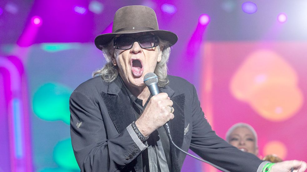 Udo Lindenberg: Unverwechselbar mit Hut und Sonnenbrille (Hier bei einem Konzert in Schwerin). Foto: Jens Büttner (Archivbild)