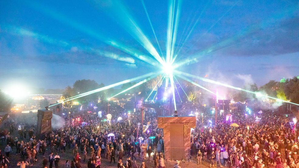 Festival auf dem Fusion-Gelände in Lärz: Wie schon 2019, werden auch in diesem Jahr wieder bis zu 70.000 Gäste erwartet. Foto: Christian Charisius/dpa/Archiv