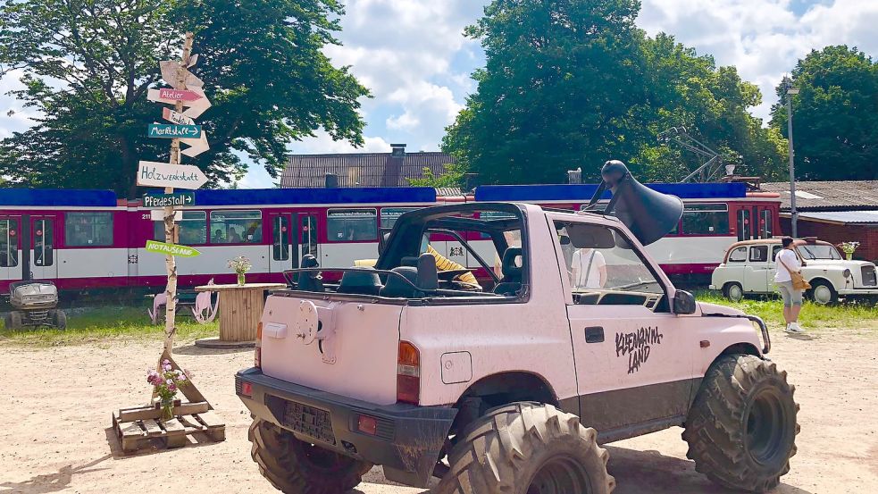 Ein Monster-Truck steht auf dem drei Hektar großen Kliemannsland. Foto: Ankea Janßen