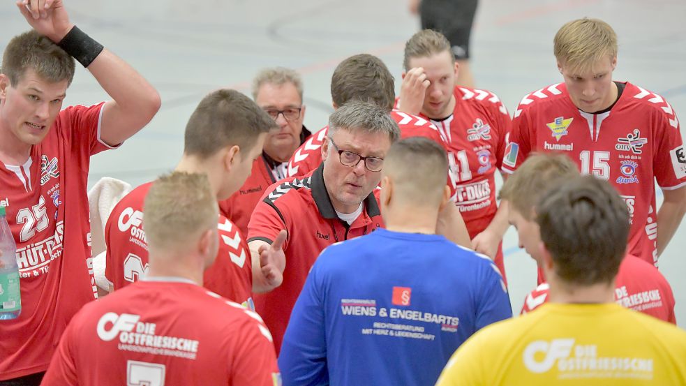 Arek Blacha (Mitte) reist mit seinem neuen Verein am vierten Spieltag nach Aurich. Foto: Ortgies