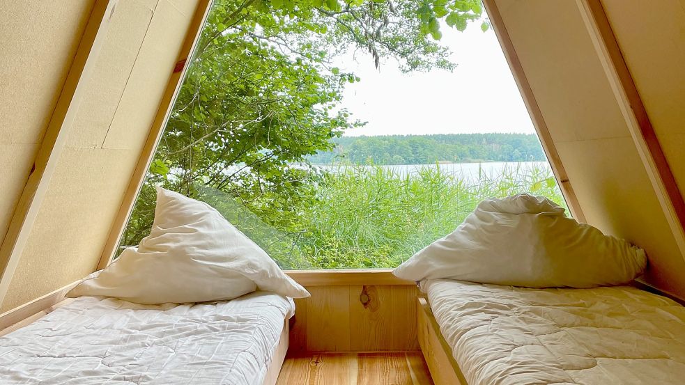 Einschlafen und Aufwachen mit Blick auf den Ellbogensee: Idylle in Mecklenburg-Vorpommern. Foto: Karolina Meyer-Schilf