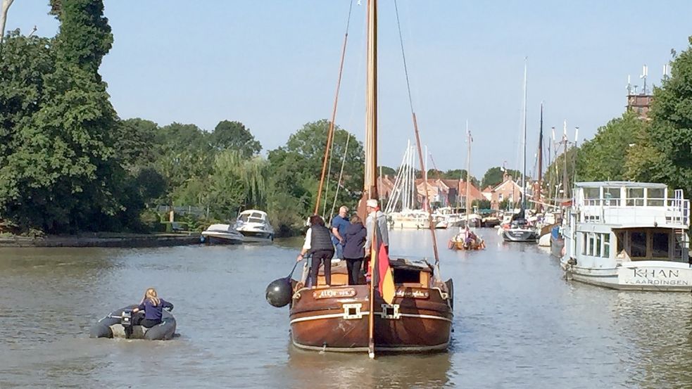 Damit Schiffe in den Hafen von Weener ein- und von dort wieder in die Ems auslaufen können, ist ein reibungsloser Schleusenbetrieb unabdingbar. Foto: Gettkowski