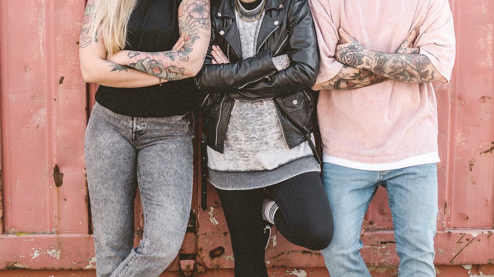 Leben in einer polyamoren Beziehung: Saskia, Lui und Marcin Michalski. Foto: Sven Hüsemann