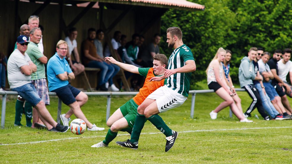 Seit 1965 gab es in Hesel Herrenfußball zu sehen – in der vergangenen Saison erstmals nicht. Das soll aber eine einmalige Sache gewesen sein. Für die neue Spielzeit wurde wieder ein Team gemeldet.Archivfotos: Barth/Steenhoff