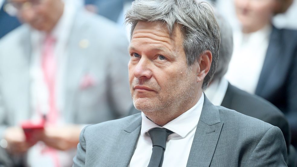 Wirtschaftsminister Robert Habeck sieht die Bevölkerung noch in einer komfortablen Lage. Foto: dpa/Bernd von Jutrczenka