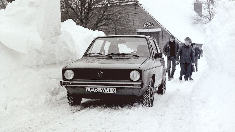 Die Verwehungen waren so hoch wie ein Auto. Fotos: Archiv