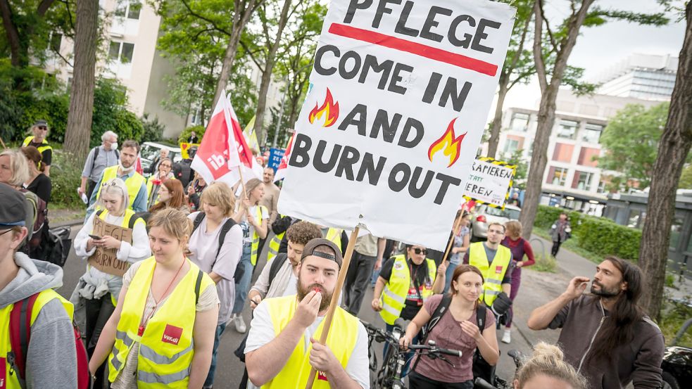 Streik gegen Pflegenotstand in NRW Foto: dpa/Christian Knieps