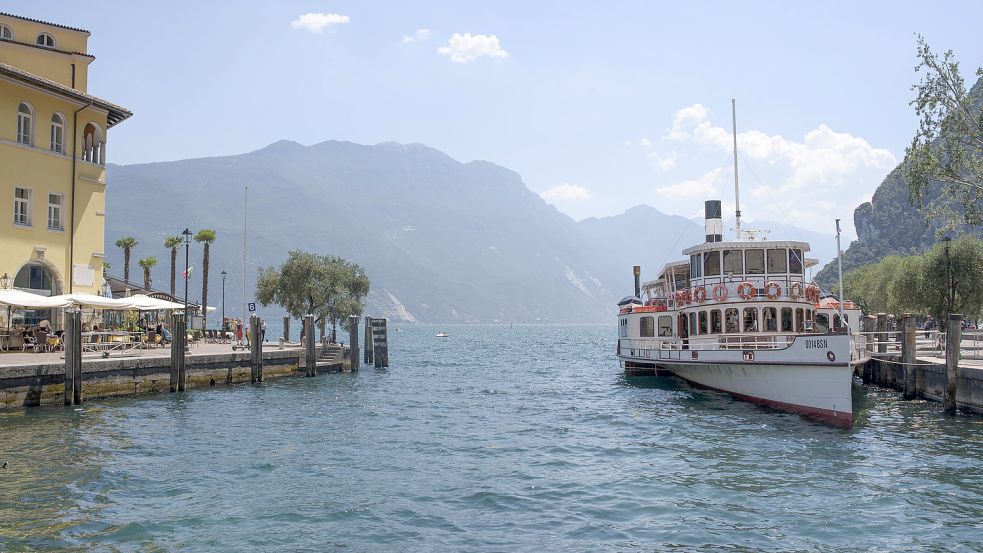 In Italien herrscht akuter Wassermangel. Jetzt gibt es Diskussionen darüber, den Gardasee in Norditalien abzupumpen. Foto: imago images/Aleksander Kalka