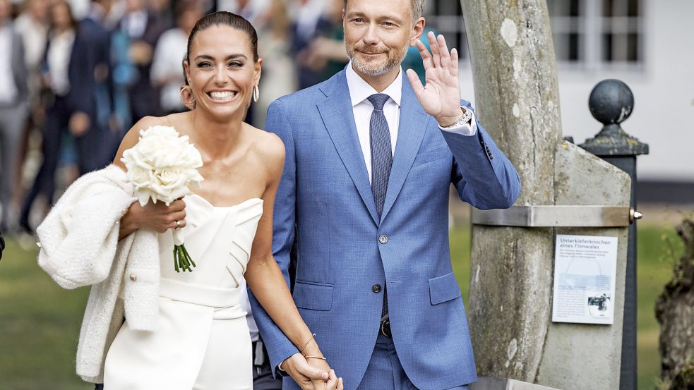 Christian Lindner und Franca Lehfeldt heiraten und alle haben eine Meinung dazu: Können wir den Sozialneid bitte abstellen und uns mitfreuen? Foto: dpa/Axel Heimken