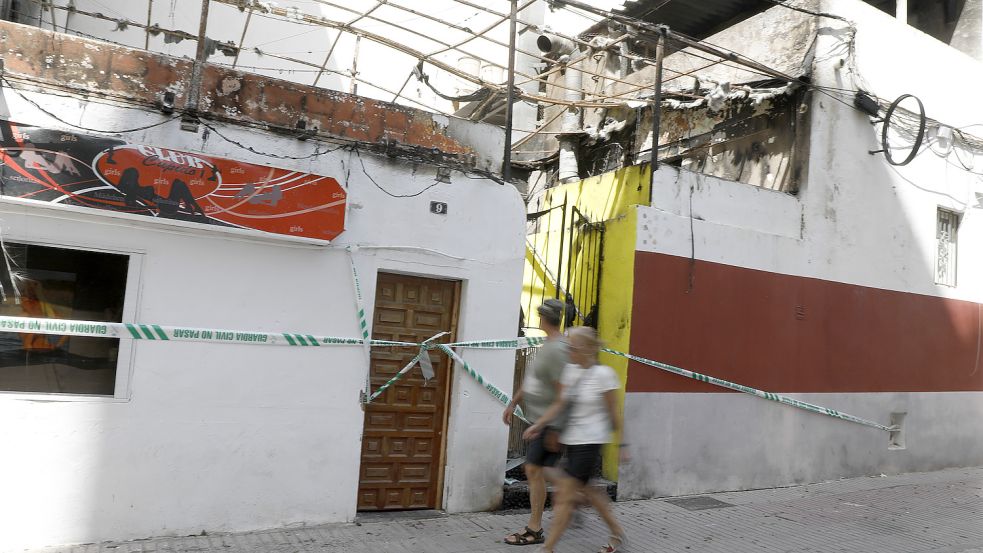 Am 20. Mai brannte auf der spanischen Insel die Bar „Why Not“ ab. Foto: dpa/Clara Margais