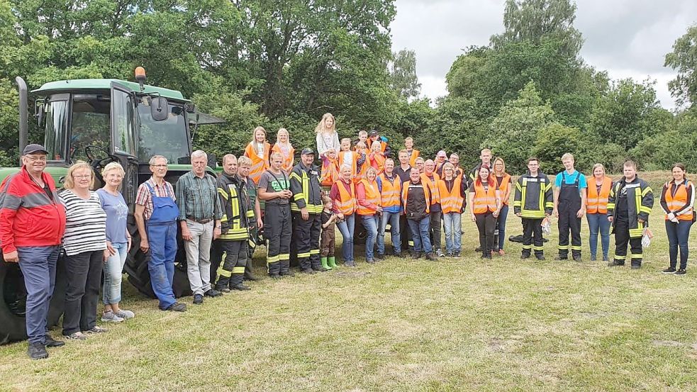 Insgesamt beteiligten sich 42 Helfer am Umwelttag in Steenfelde. Foto: Privat