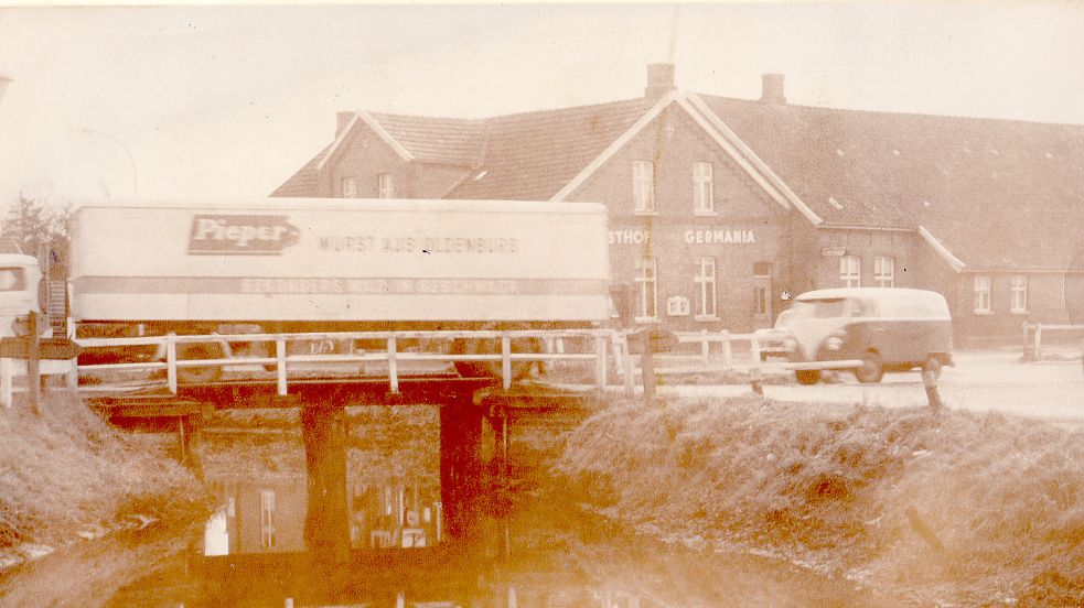 •Eines der letzten Fotos vom Gasthof „Germania“. Es wurde 1967 nach dem Verkauf und kurz vor dem Abriss aufgenommen. Bilder: Hellmers/Archiv