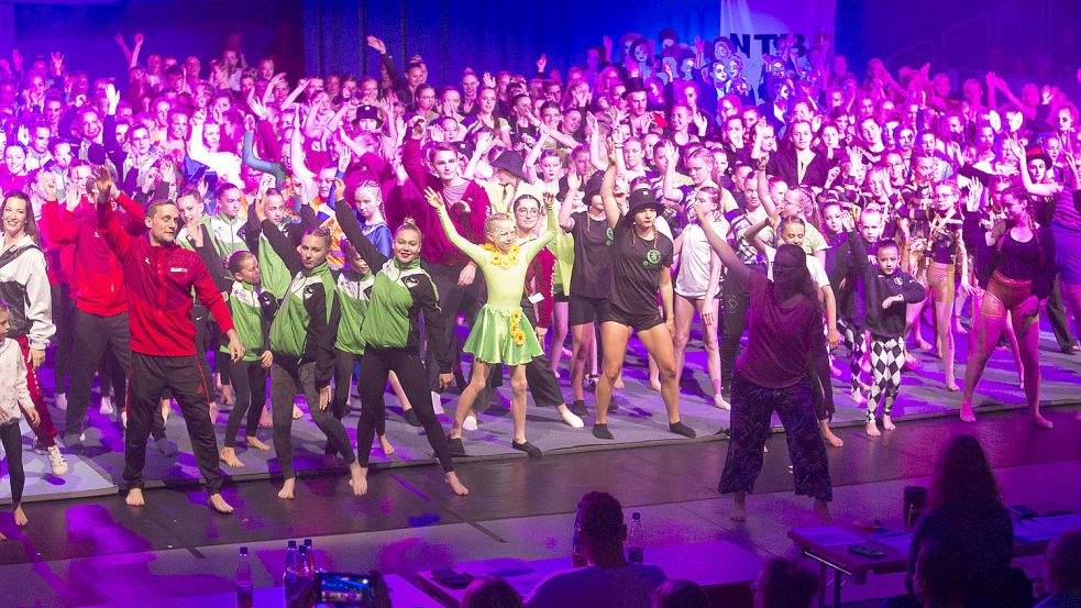 Mit einer kleinen Tanzchoreographie sorgten die Teilnehmer für eine stimmungsvolle Begrüßung.
