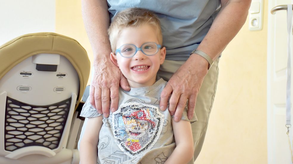 Ist ein lebensfroher Mensch: Der zweijährige Tom Turtschan aus Pokrent. Foto: Tim-Julius Berchtold