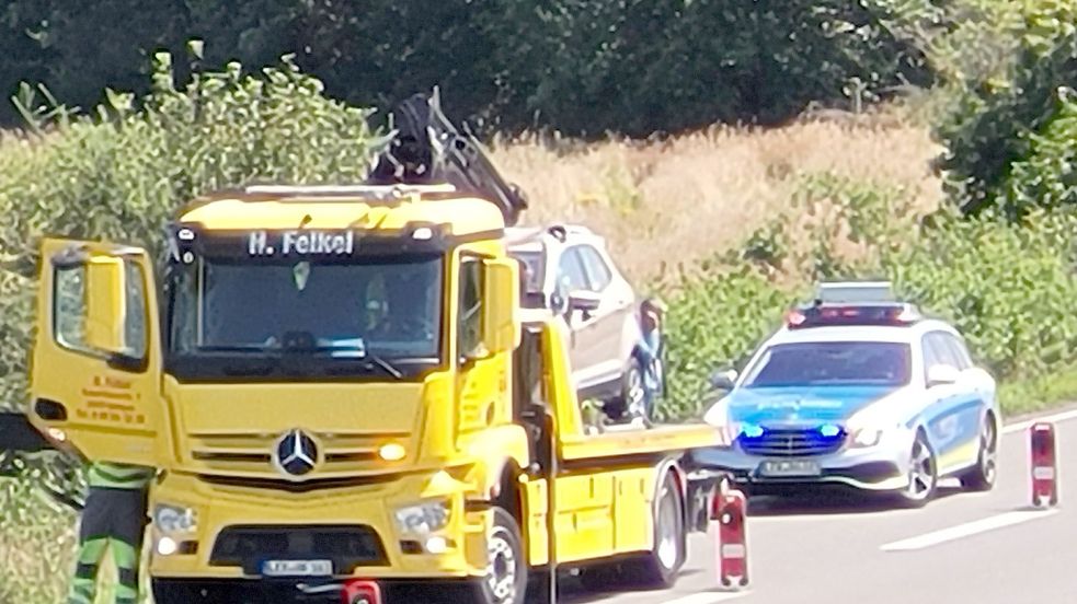 Der Wagen musste nach dem Unfall abgeschleppt werden. Foto: Wolters