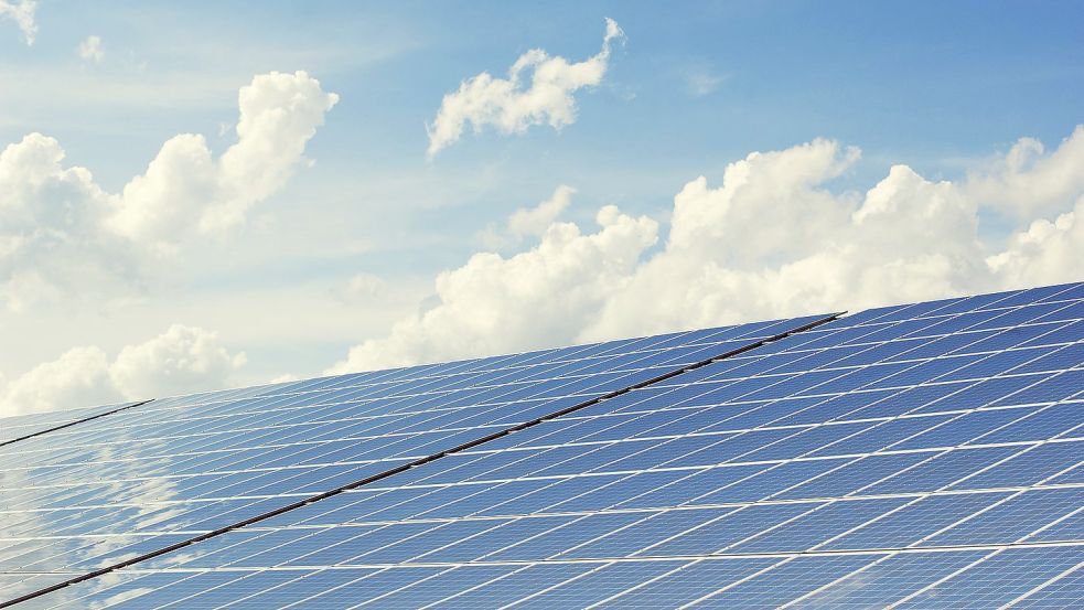 Photovoltaikanlagen auf den Dächern von gemeindeeigenen Gebäuden könnten große Teile des Strombedarfs decken. Foto: Pixabay