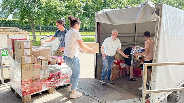 Beim Edeka in Rhauderfehn wurde der Laster beladen. Foto: Privat