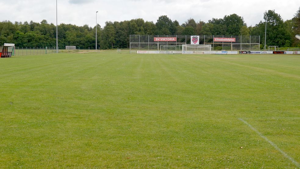 Die Unterhaltung ihrer Anlagen – hier ein Platz des SV Viktoria Elisabethfehn - kostet die fünf Sportvereine im Barßeler Gemeindegebiet eine Menge Geld. Nun beschloss der Rat, den kommunalen Zuschuss erheblich zu erhöhen. Foto: Fertig