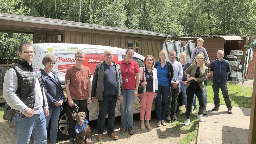 Mit vereinten Spender-Kräften wurde ein neues Auto angeschafft. Foto: Jens Wrangel