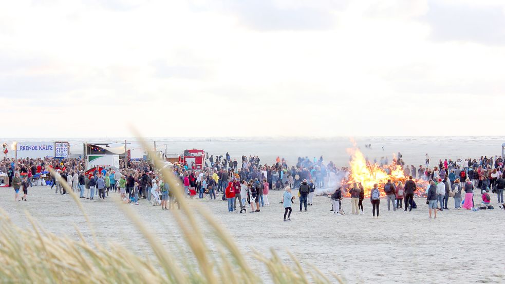 Nach dreijähriger Pause hat auf Höhe des Borkum Riff am Samstag wieder eine Strandfete stattgefunden. Foto: Giardina