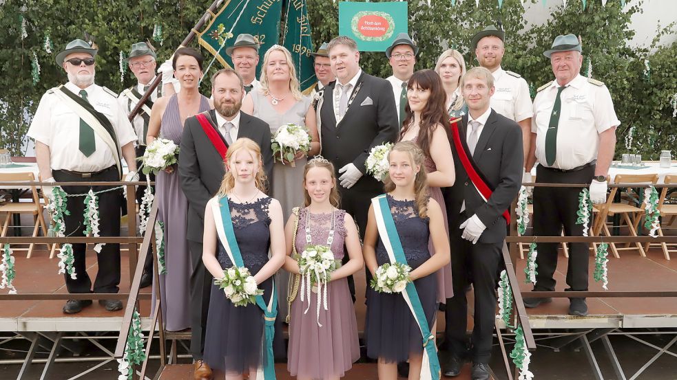 Gemeinsam mit dem neuen Königshaus feierten die „Gut Ziel“-Schützen ihr Schützenfest. Foto: Passmann