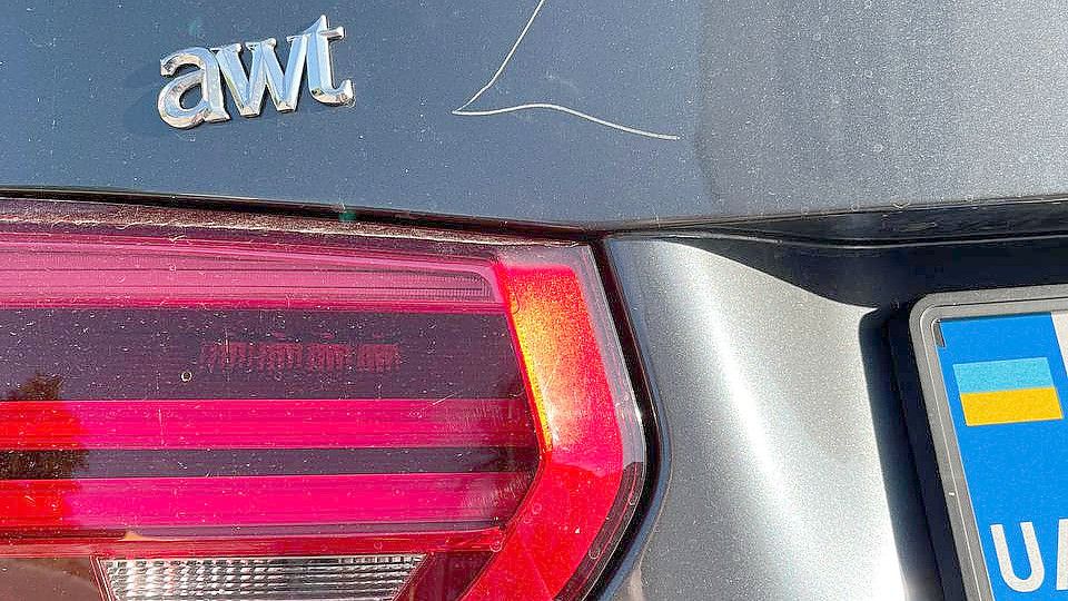 Das Symbol des russischen Angriffskrieges auf dem Wagen von Marianna. Foto: Nicole Buchmann